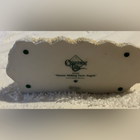 Charming Tails by Fitz and Floyd. “Maxine Making Snow Angels” figurine - Picture 5 of 5